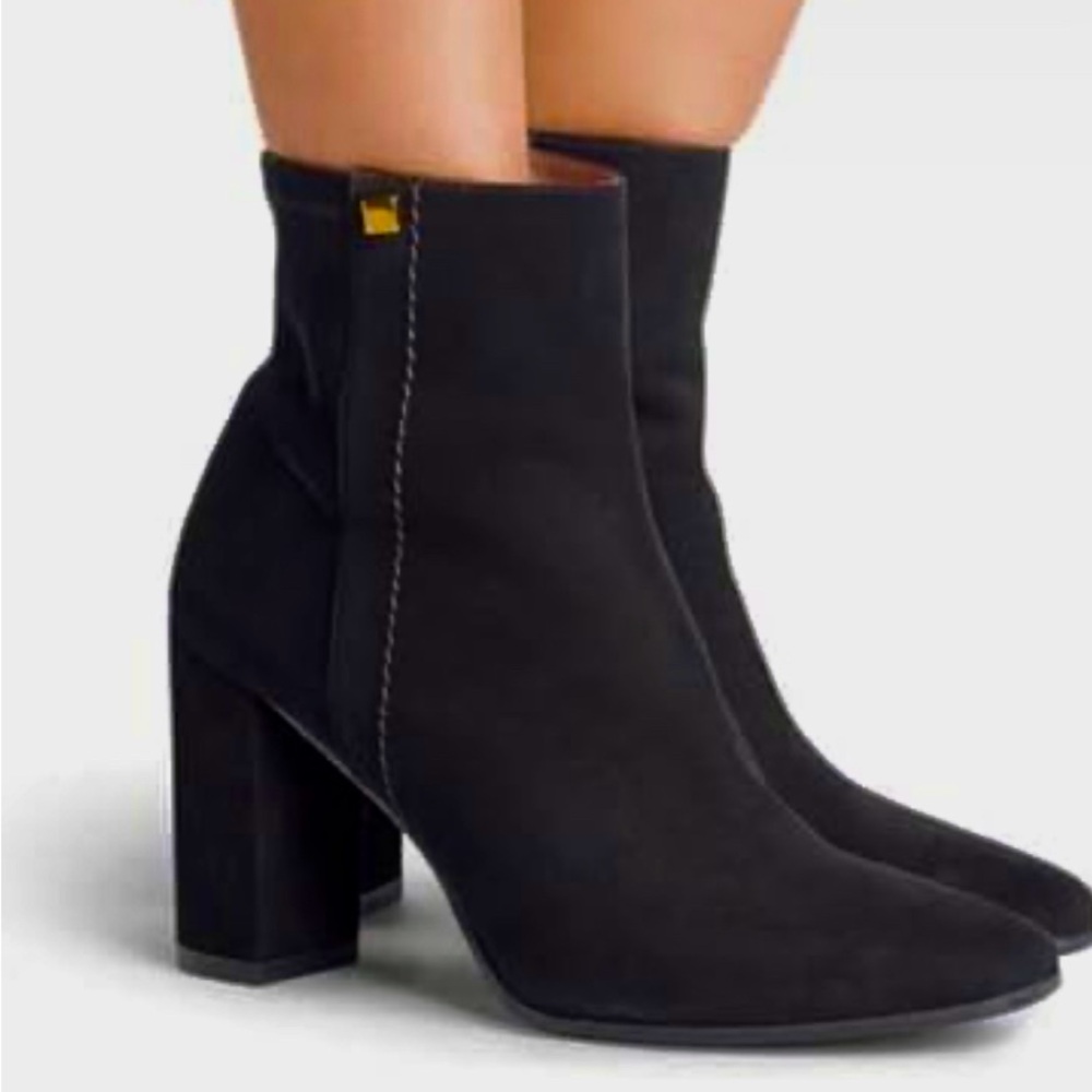 Stuart Weitzman Suede block heel boots in black size 7